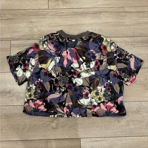 Nike Crop Top Graphic Tshirt - Picture 3 of 4